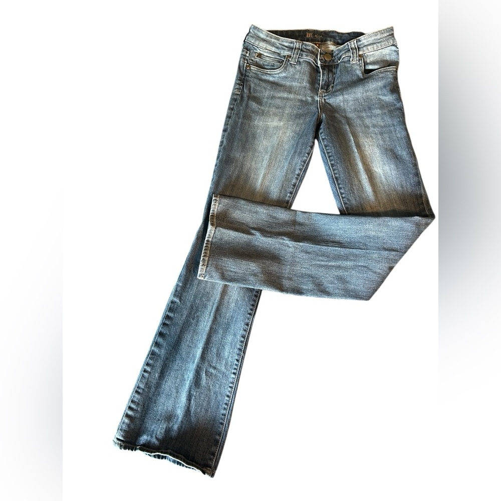 Kut from the Kloth Blue Jeans. Mid-Rise. Boot Cut. Size 6. Gently Used.
